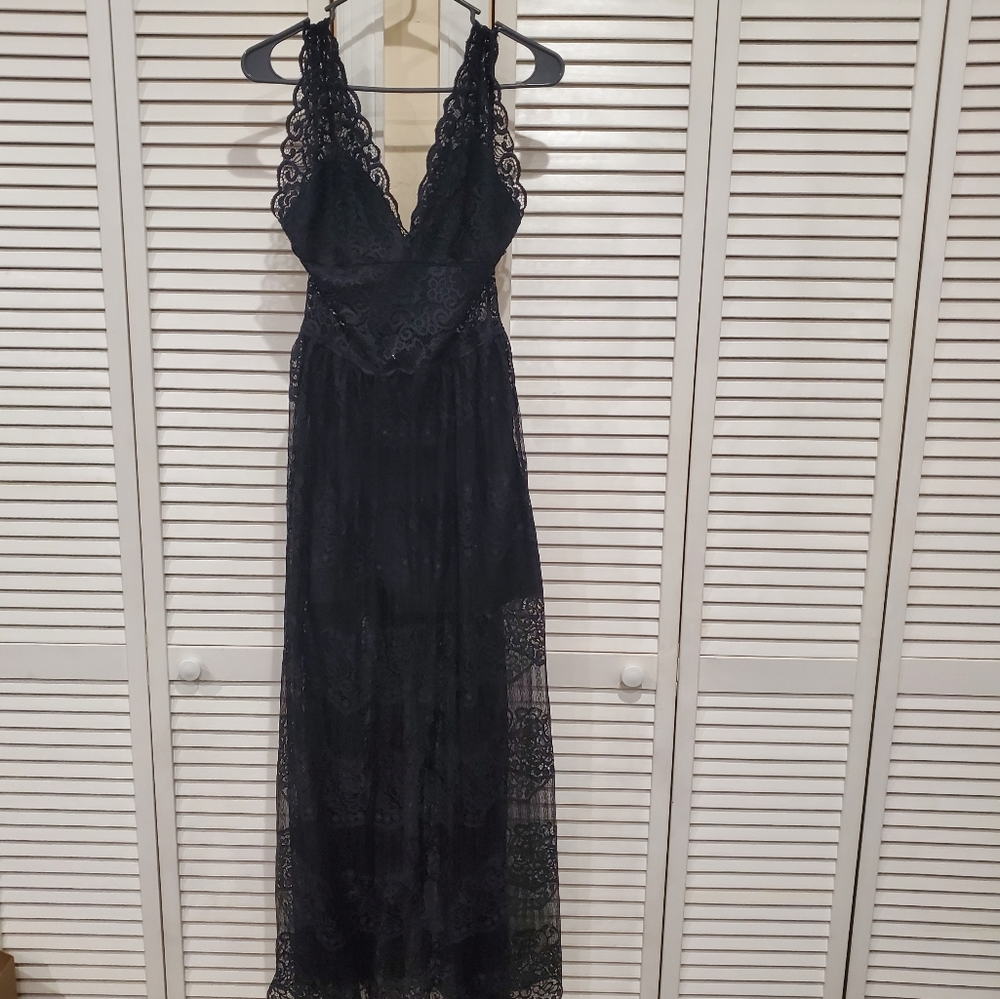 Black Lace bebe Maxi Dress